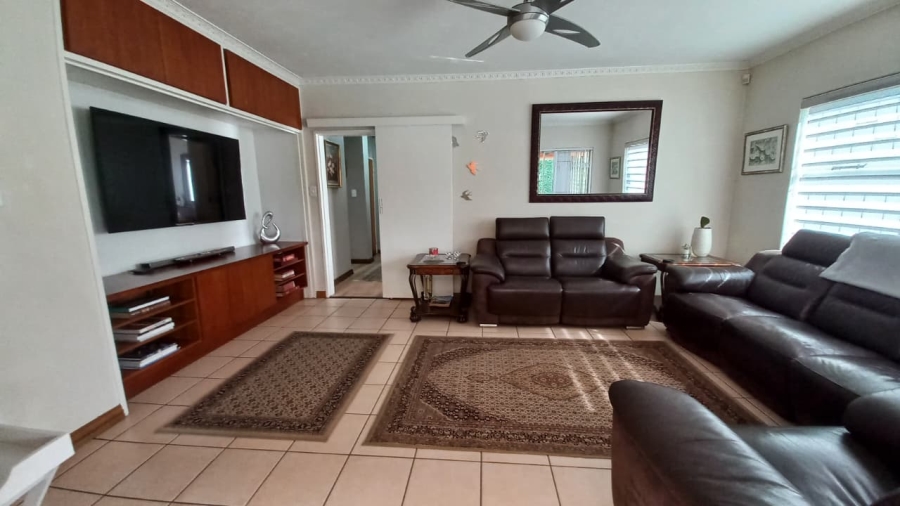 5 Bedroom Property for Sale in Wierda Park Gauteng