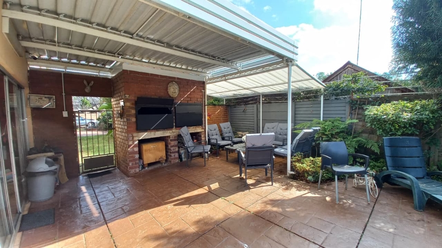 5 Bedroom Property for Sale in Wierda Park Gauteng