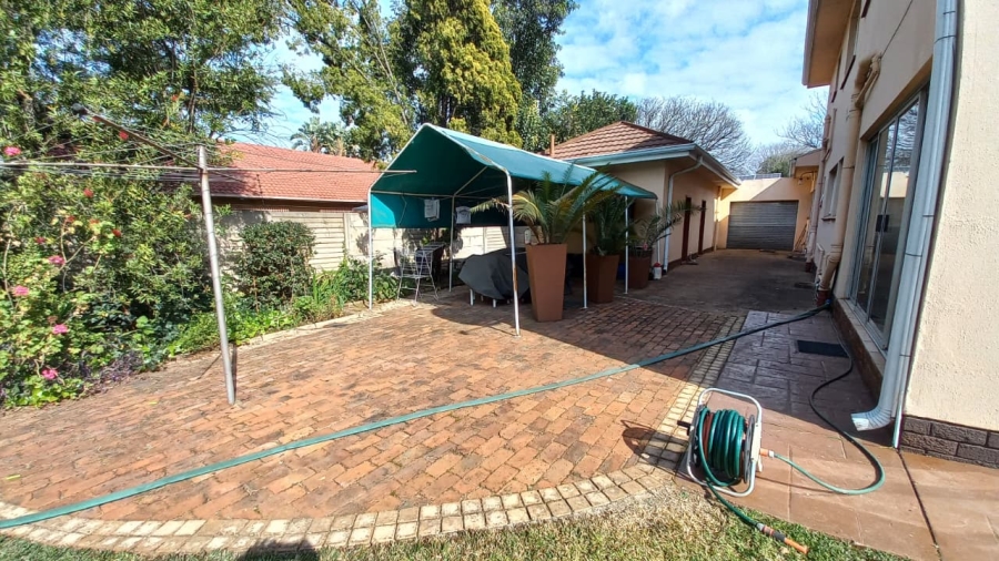 5 Bedroom Property for Sale in Wierda Park Gauteng