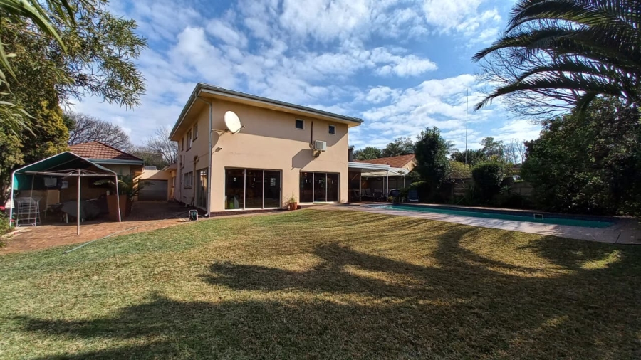 5 Bedroom Property for Sale in Wierda Park Gauteng