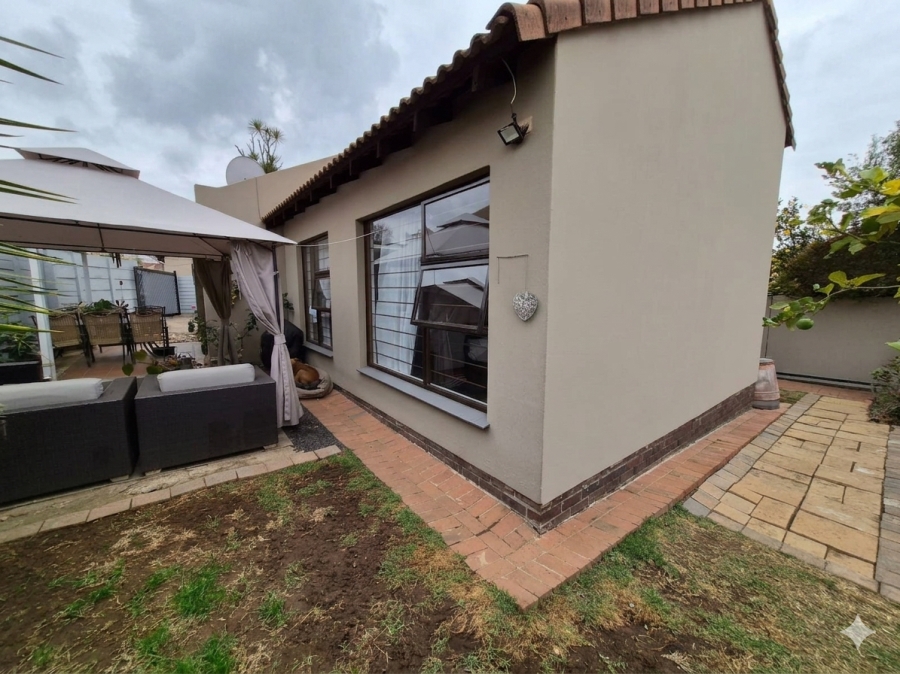 To Let 2 Bedroom Property for Rent in Eden Glen Gauteng