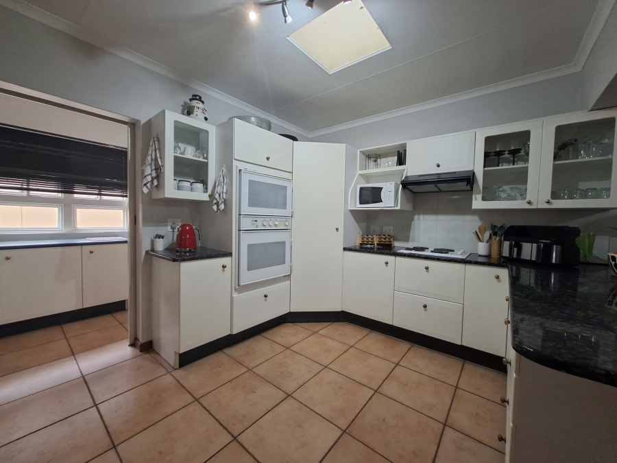 3 Bedroom Property for Sale in Die Wilgers Gauteng
