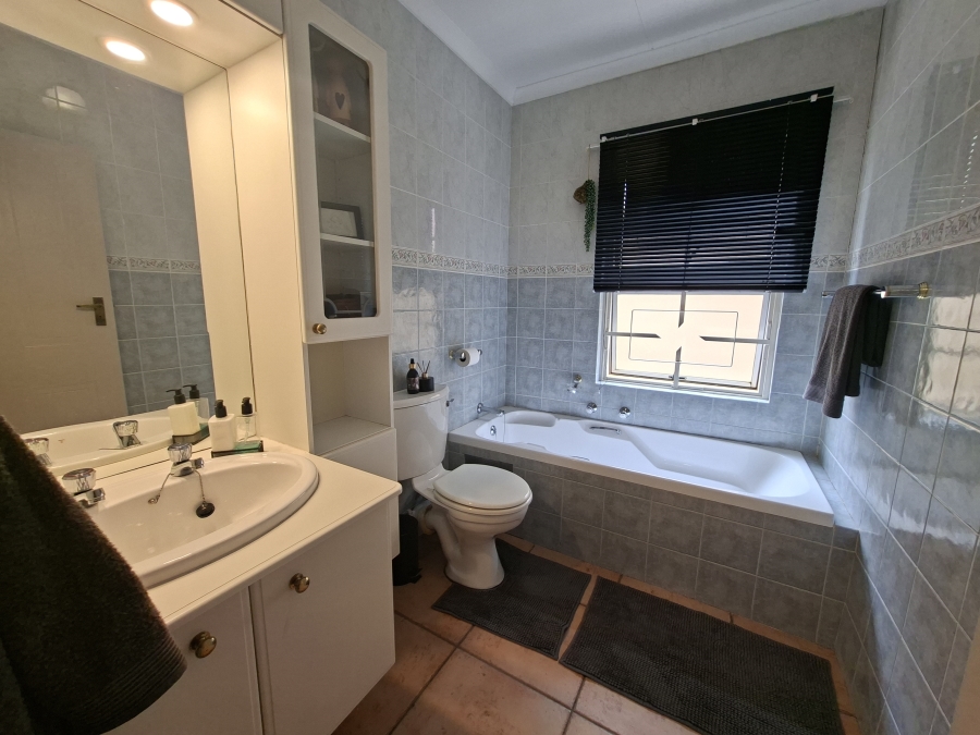 3 Bedroom Property for Sale in Die Wilgers Gauteng