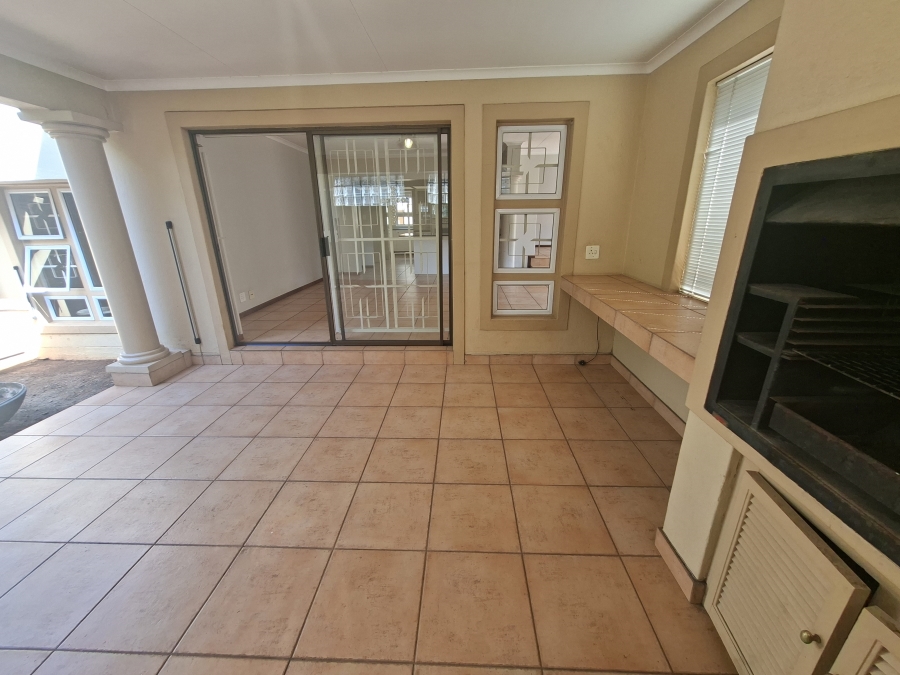 3 Bedroom Property for Sale in Die Wilgers Gauteng