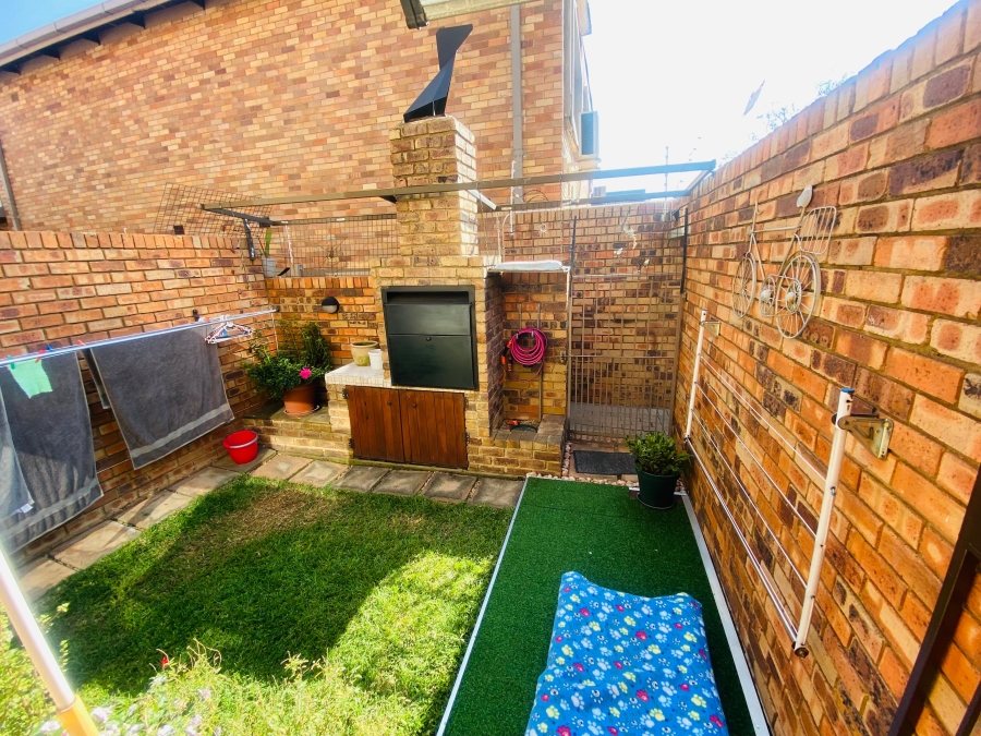 2 Bedroom Property for Sale in New Redruth Gauteng