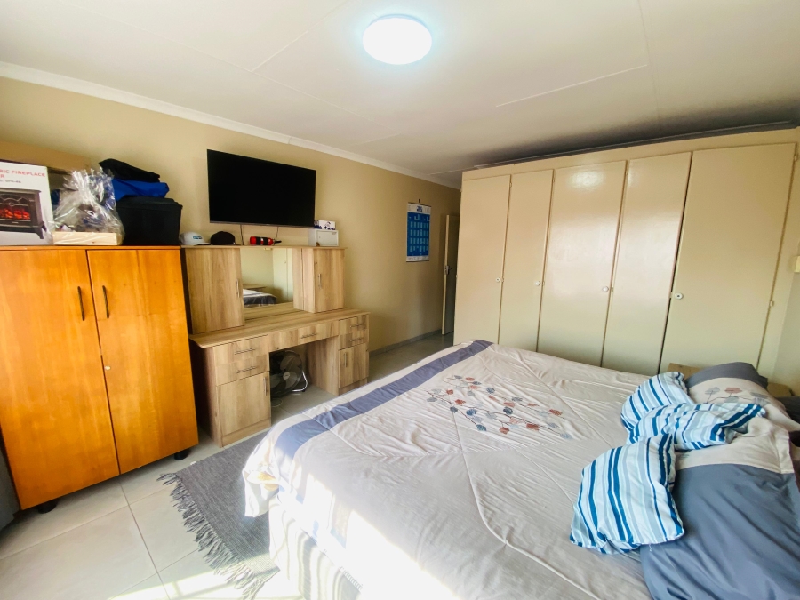 3 Bedroom Property for Sale in New Redruth Gauteng