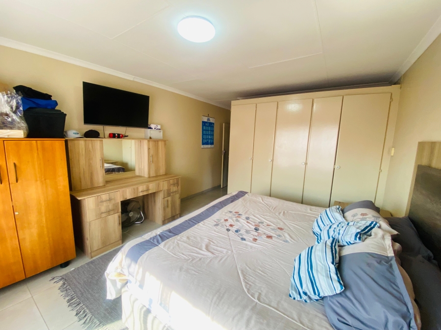 3 Bedroom Property for Sale in New Redruth Gauteng