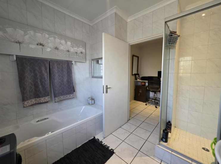 3 Bedroom Property for Sale in New Redruth Gauteng