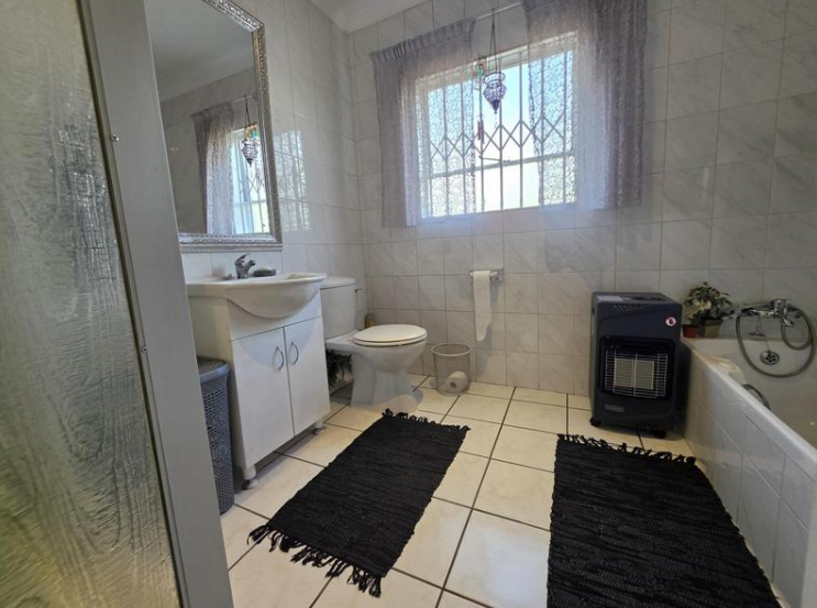 3 Bedroom Property for Sale in New Redruth Gauteng