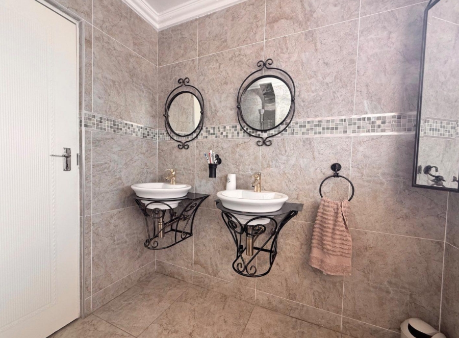 3 Bedroom Property for Sale in New Redruth Gauteng