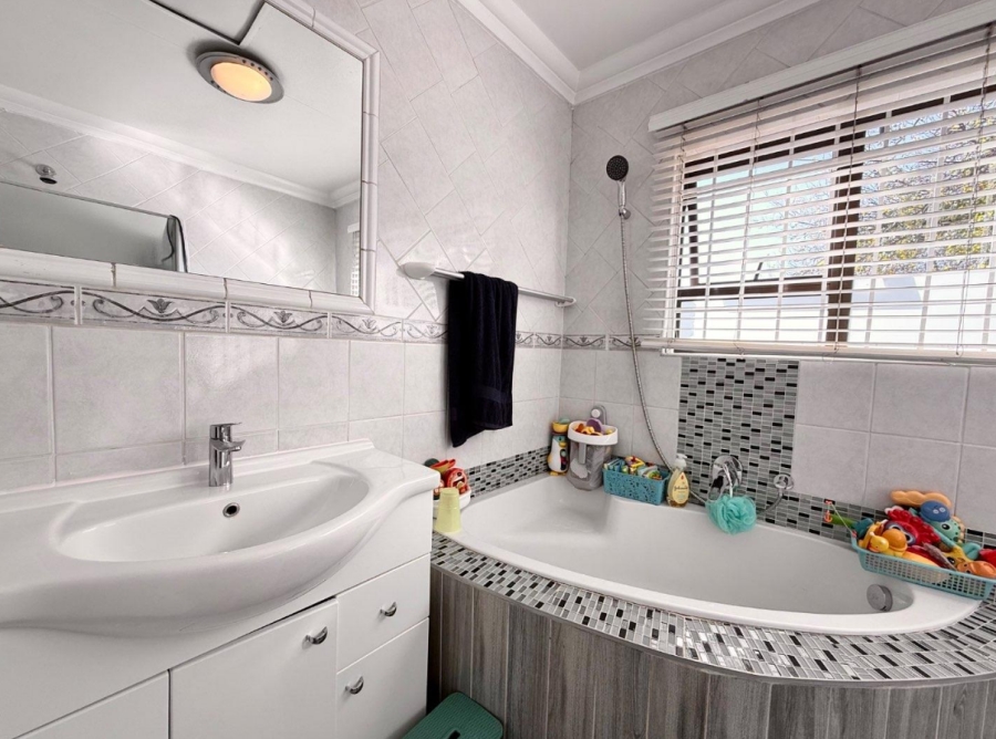 3 Bedroom Property for Sale in New Redruth Gauteng