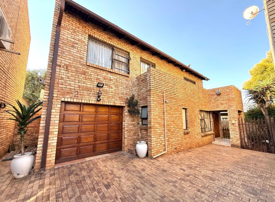3 Bedroom Property for Sale in New Redruth Gauteng