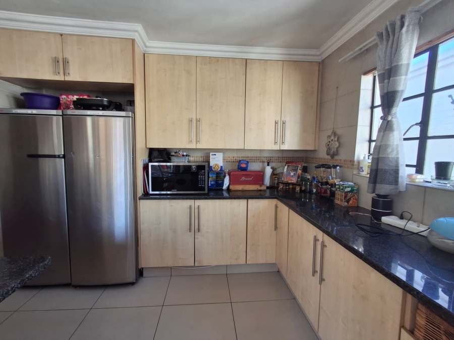 4 Bedroom Property for Sale in Bardene Gauteng