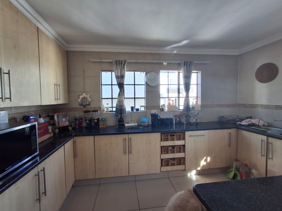 4 Bedroom Property for Sale in Bardene Gauteng