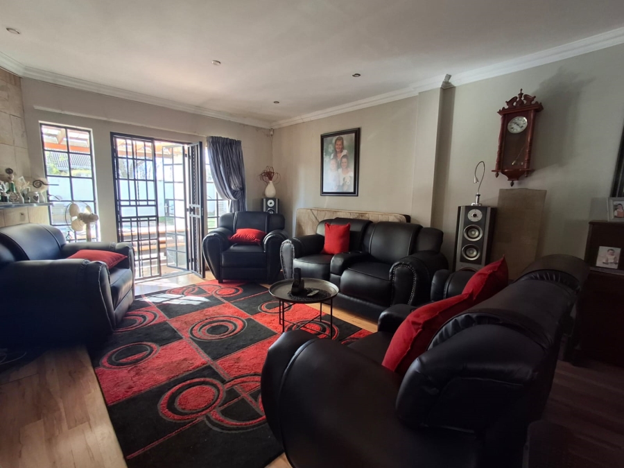 4 Bedroom Property for Sale in Bardene Gauteng