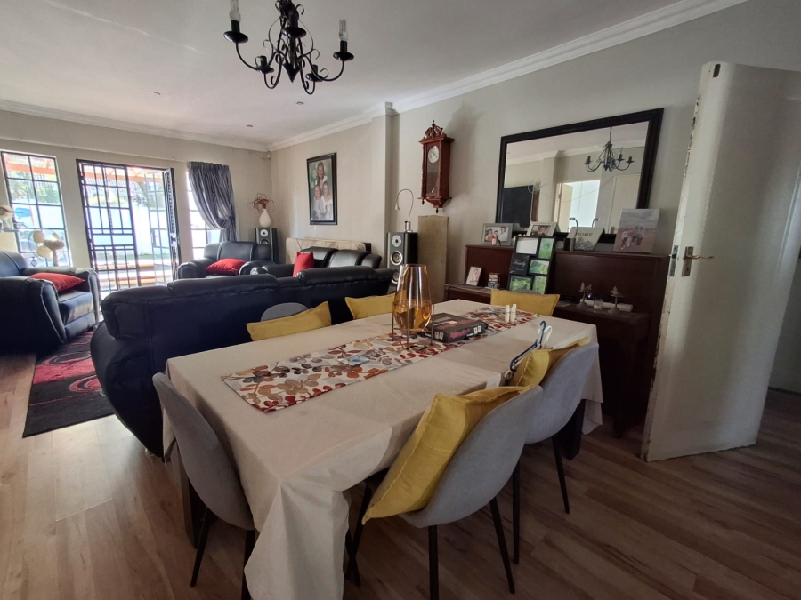 4 Bedroom Property for Sale in Bardene Gauteng