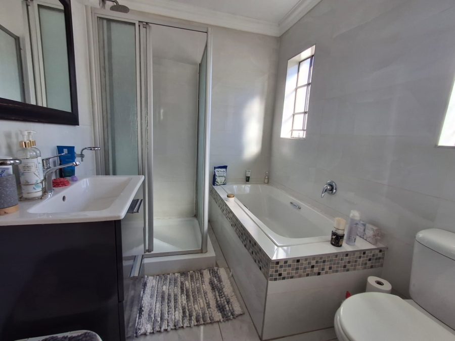 4 Bedroom Property for Sale in Bardene Gauteng
