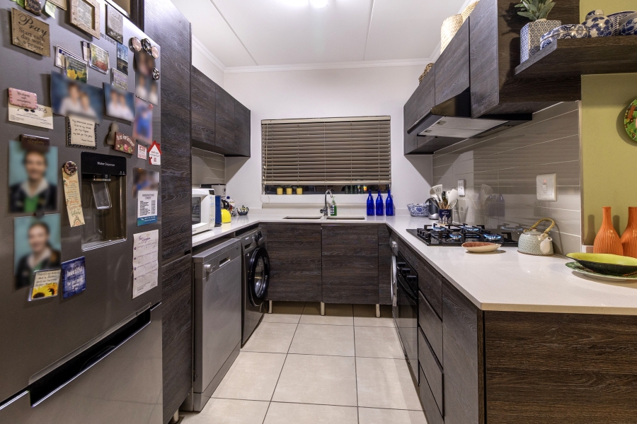 3 Bedroom Property for Sale in Greenstone Crest Gauteng