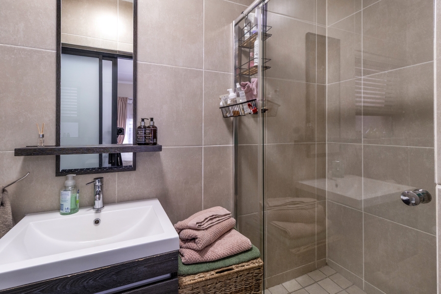 3 Bedroom Property for Sale in Greenstone Crest Gauteng