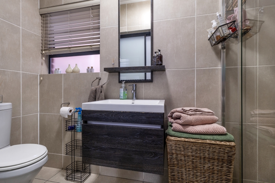 3 Bedroom Property for Sale in Greenstone Crest Gauteng