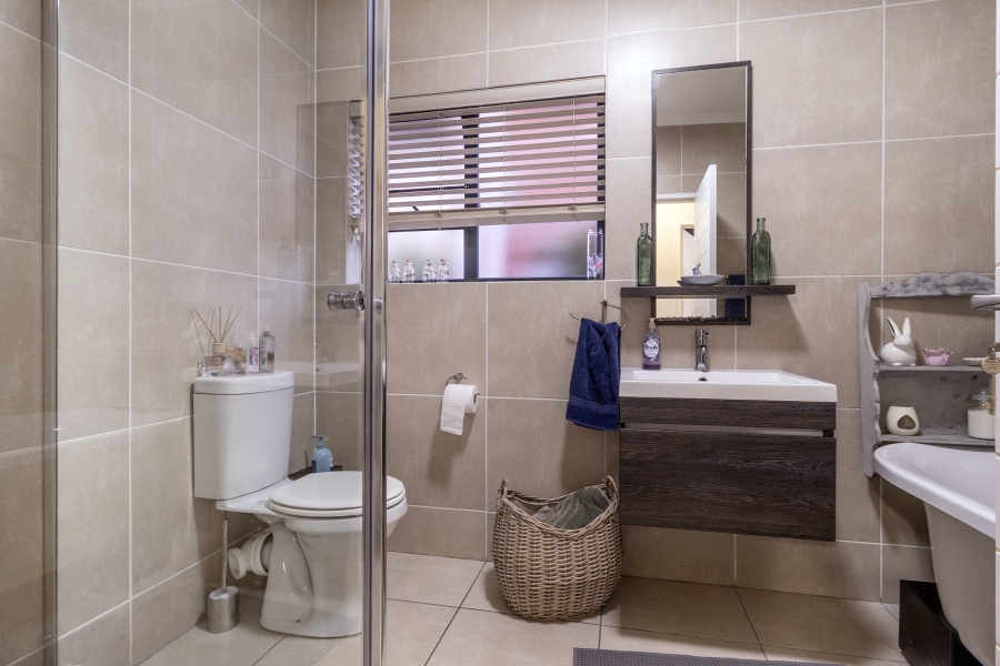 3 Bedroom Property for Sale in Greenstone Crest Gauteng