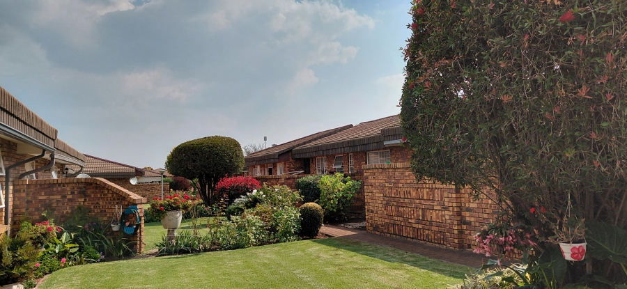 2 Bedroom Property for Sale in Norton Park Gauteng