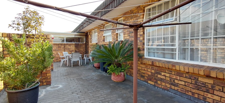 2 Bedroom Property for Sale in Norton Park Gauteng