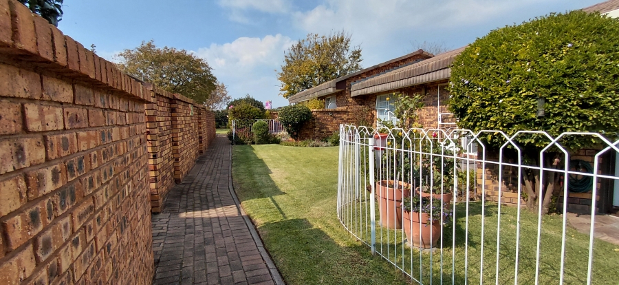 2 Bedroom Property for Sale in Norton Park Gauteng