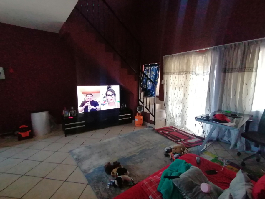 To Let 2 Bedroom Property for Rent in Country View Gauteng