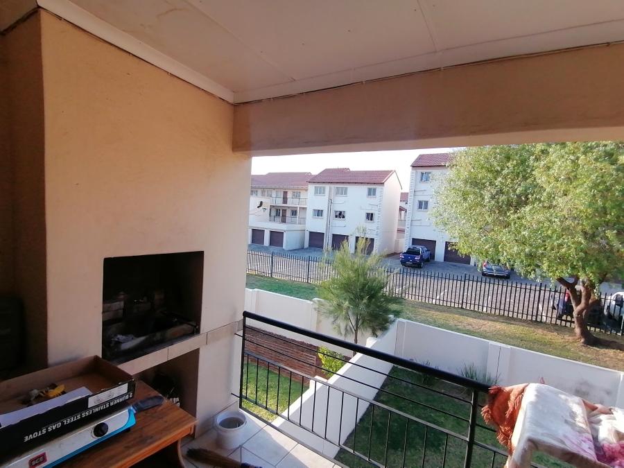 To Let 2 Bedroom Property for Rent in Country View Gauteng