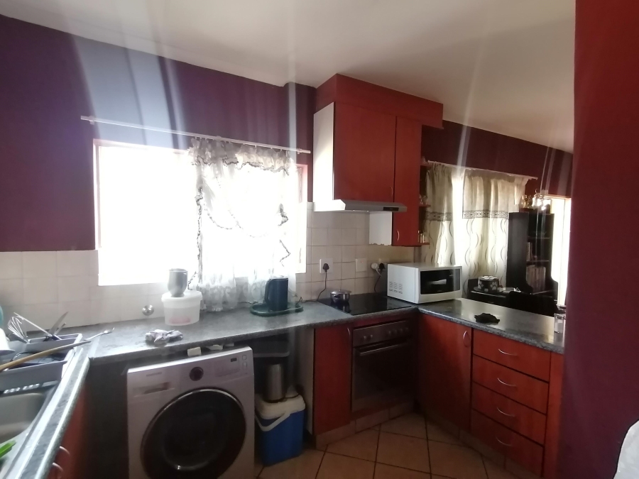 To Let 2 Bedroom Property for Rent in Country View Gauteng