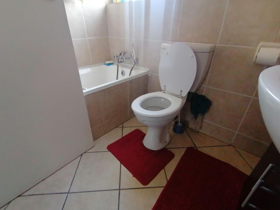 To Let 2 Bedroom Property for Rent in Country View Gauteng