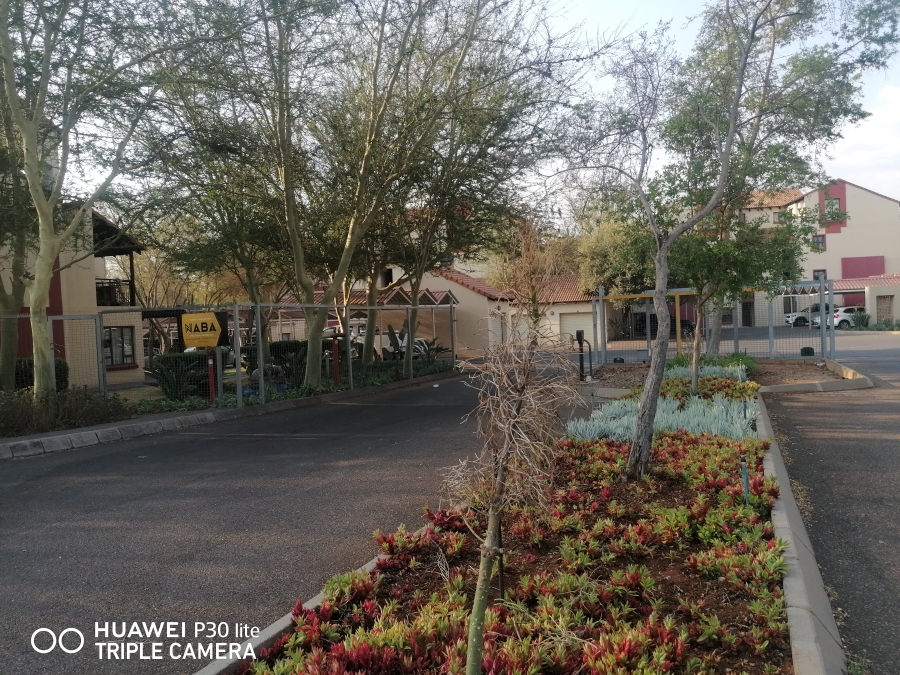 1 Bedroom Property for Sale in Oukraal Estate Gauteng