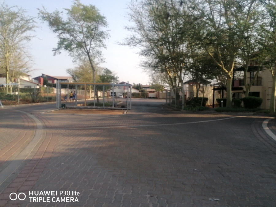 1 Bedroom Property for Sale in Oukraal Estate Gauteng