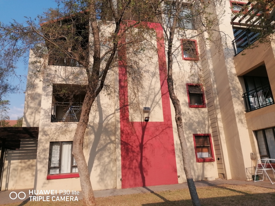 1 Bedroom Property for Sale in Oukraal Estate Gauteng