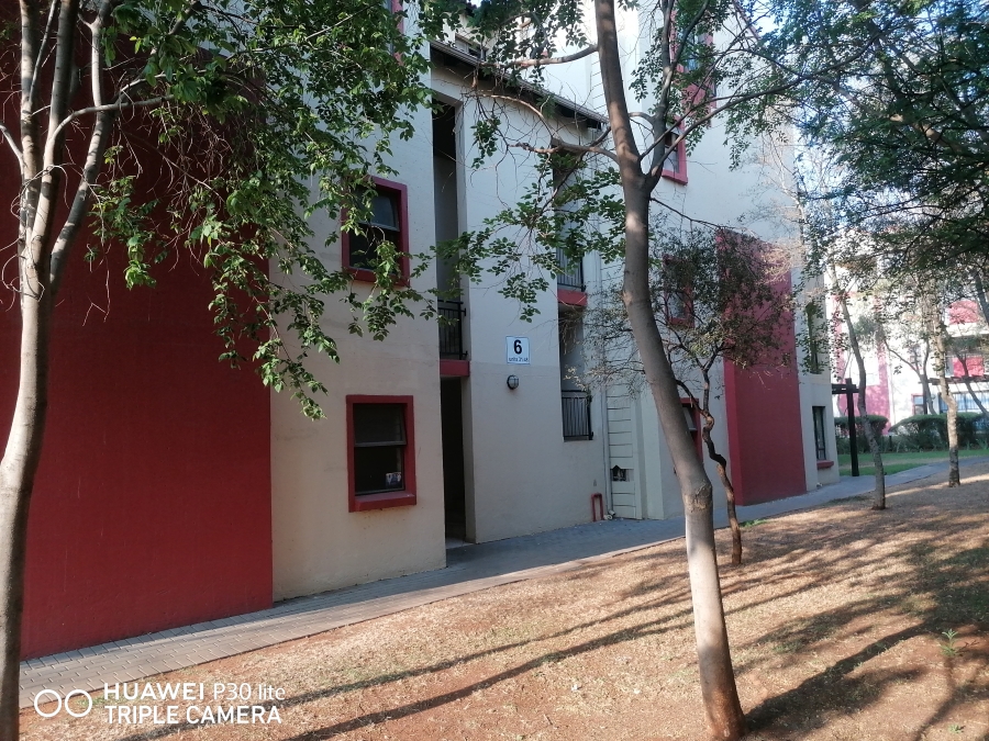1 Bedroom Property for Sale in Oukraal Estate Gauteng