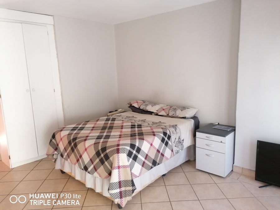 1 Bedroom Property for Sale in Oukraal Estate Gauteng