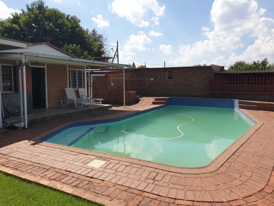 3 Bedroom Property for Sale in Selection Park Gauteng