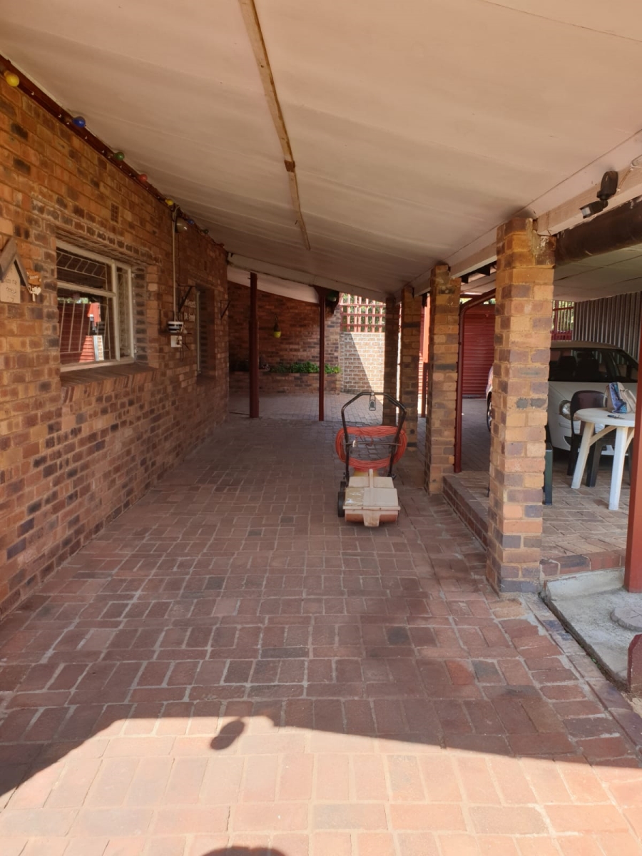 3 Bedroom Property for Sale in Selection Park Gauteng