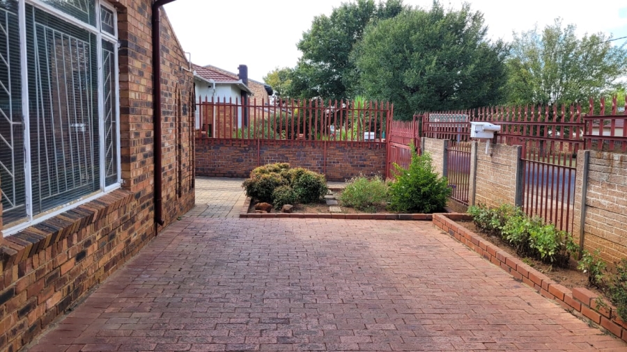 3 Bedroom Property for Sale in Selection Park Gauteng