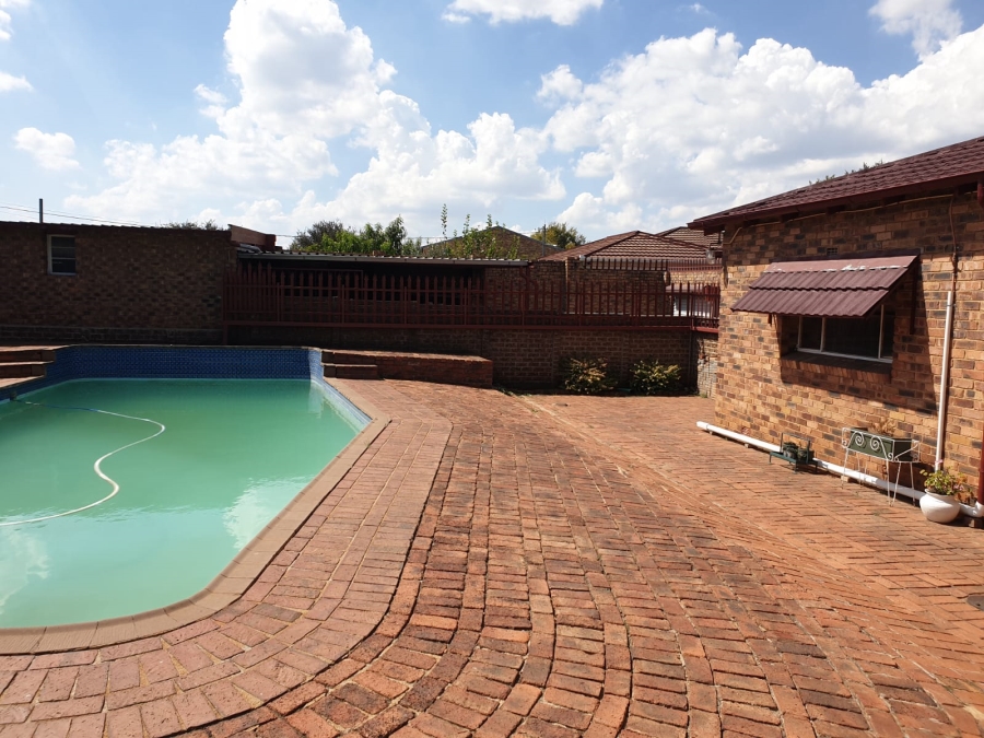 3 Bedroom Property for Sale in Selection Park Gauteng