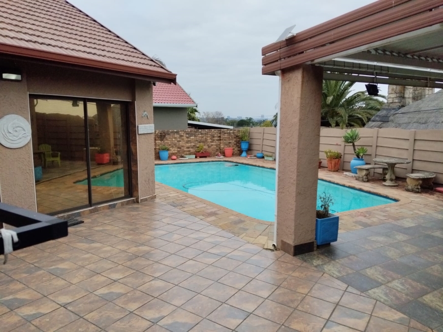 3 Bedroom Property for Sale in Birchleigh Gauteng