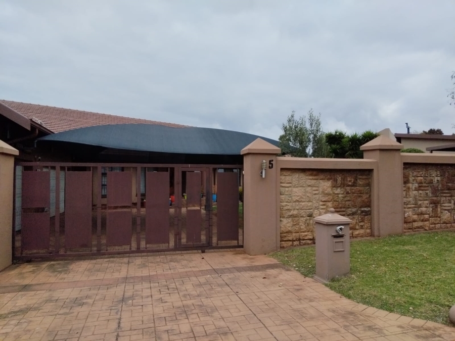 3 Bedroom Property for Sale in Birchleigh Gauteng