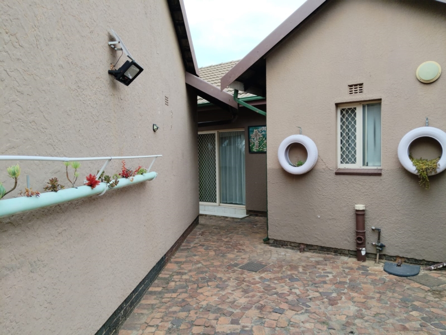 3 Bedroom Property for Sale in Birchleigh Gauteng
