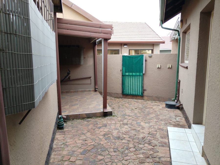3 Bedroom Property for Sale in Birchleigh Gauteng