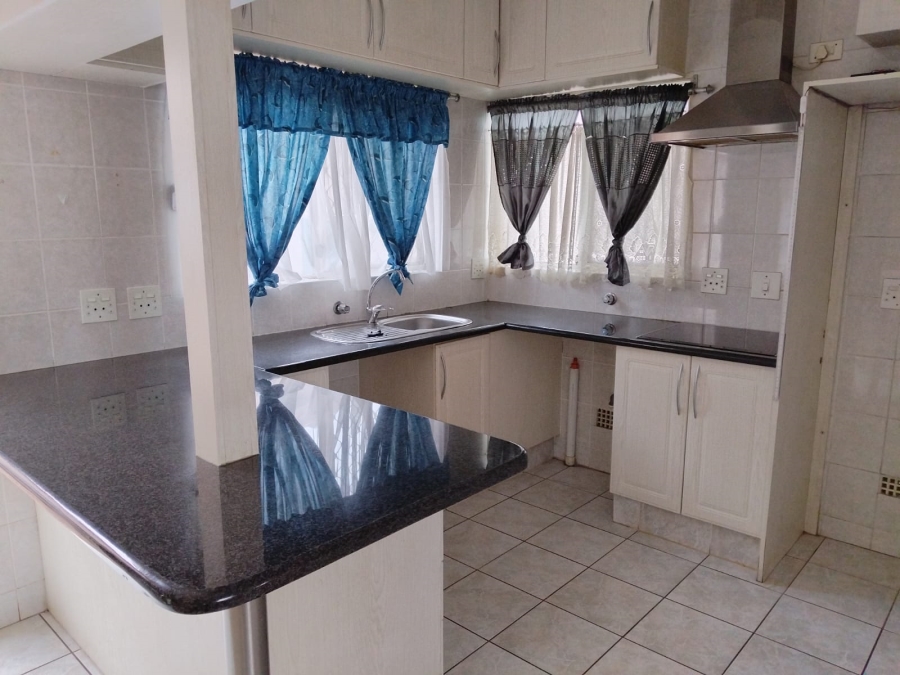 3 Bedroom Property for Sale in Birchleigh Gauteng