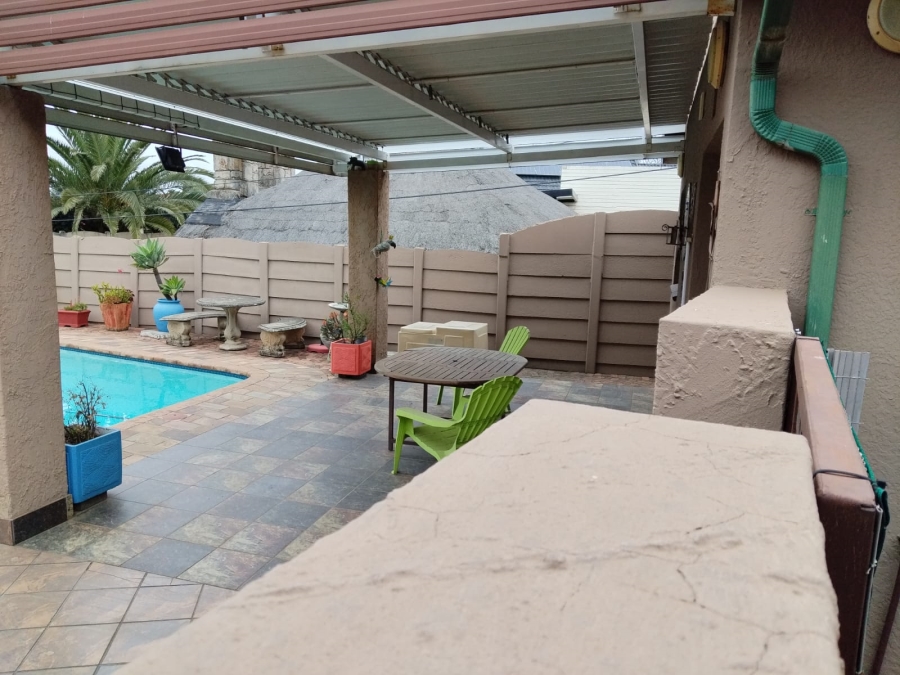 3 Bedroom Property for Sale in Birchleigh Gauteng