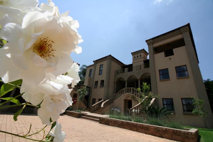 10 Bedroom Property for Sale in Erasmuskloof Gauteng