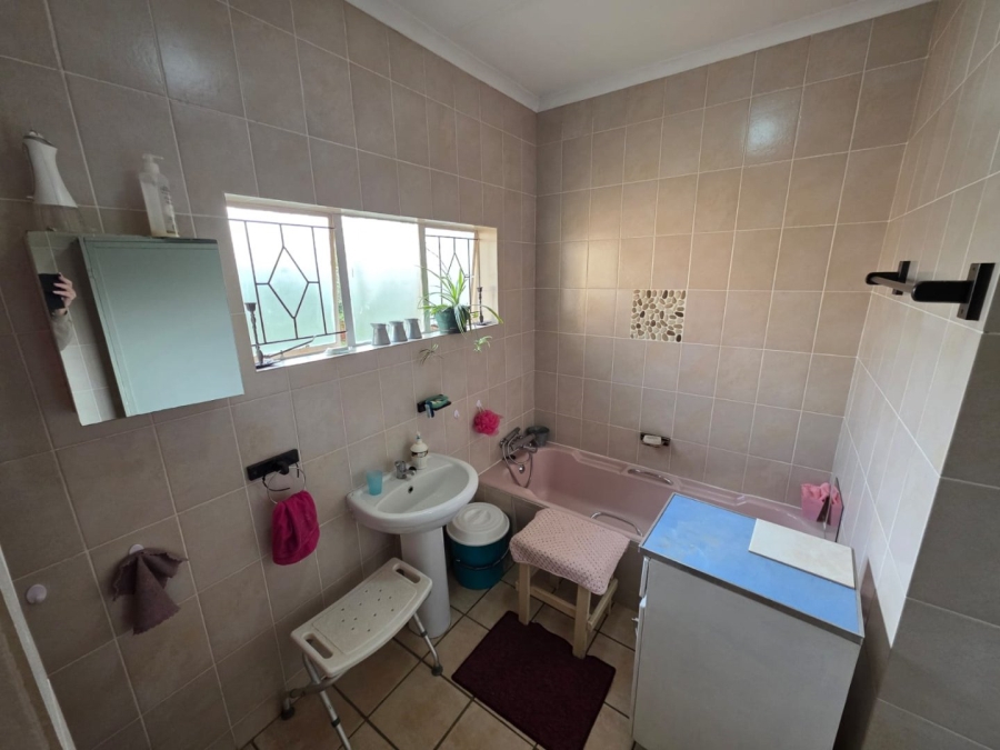 4 Bedroom Property for Sale in Annlin Gauteng