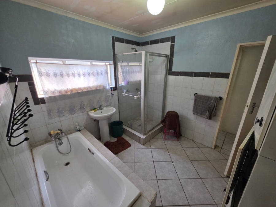 4 Bedroom Property for Sale in Annlin Gauteng